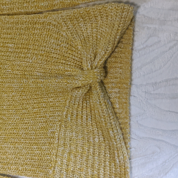 Like New Kensie Twist Hem Sweater - Picture 3 of 8